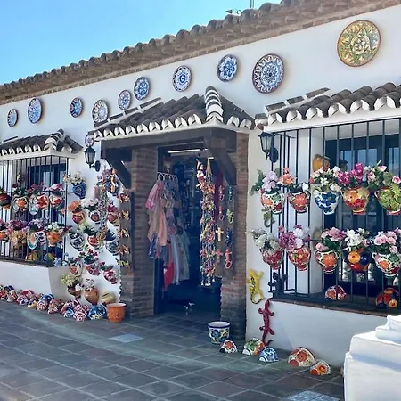 Апартаменты Higueronrentals The Aerie *